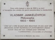 Jankélévitch, plaque quai aux Fleurs, Paris 4.jpg